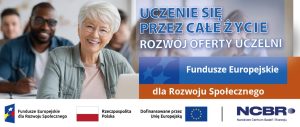 Po lewej stronie widoczna jest osoba siedząca przy komputerze w sali szkoleniowej, w tle znajdują się inni uczestnicy zajęć. Po prawej stronie umieszczono napisy.